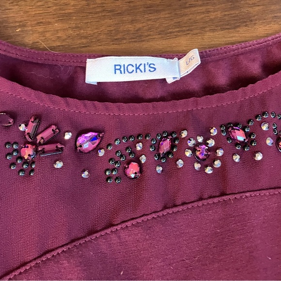 Ricki’s burgundy cap sleeved top with jewelled neckline Size L - Picture 3 of 3